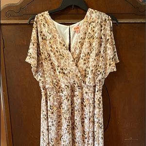 Lovely cream/tan pattern dress with hi/low hem